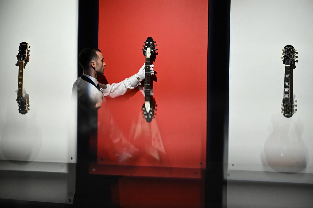 بيع غيتار لعضو أويسيس نويل غالاغر بأكثر من 172 ألف دولار